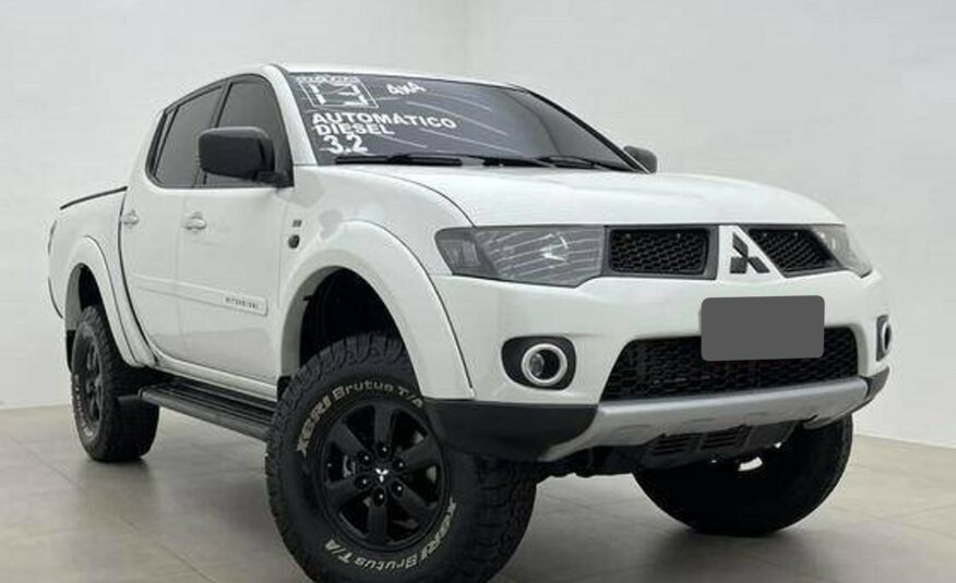 MITSUBISHI L200 TRITON 3.2 HPE 4X4 CD 16V TURBO INTERCOOLER DIESEL 4P AUTOMÁTICO ANO 2013 COR BRANCO